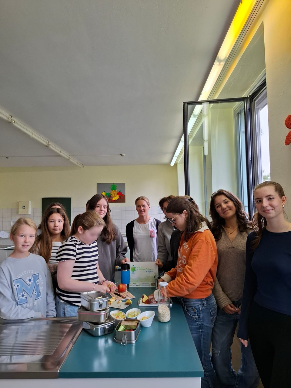 Gute Gesunde Schule Lehrkraft mit Schülern