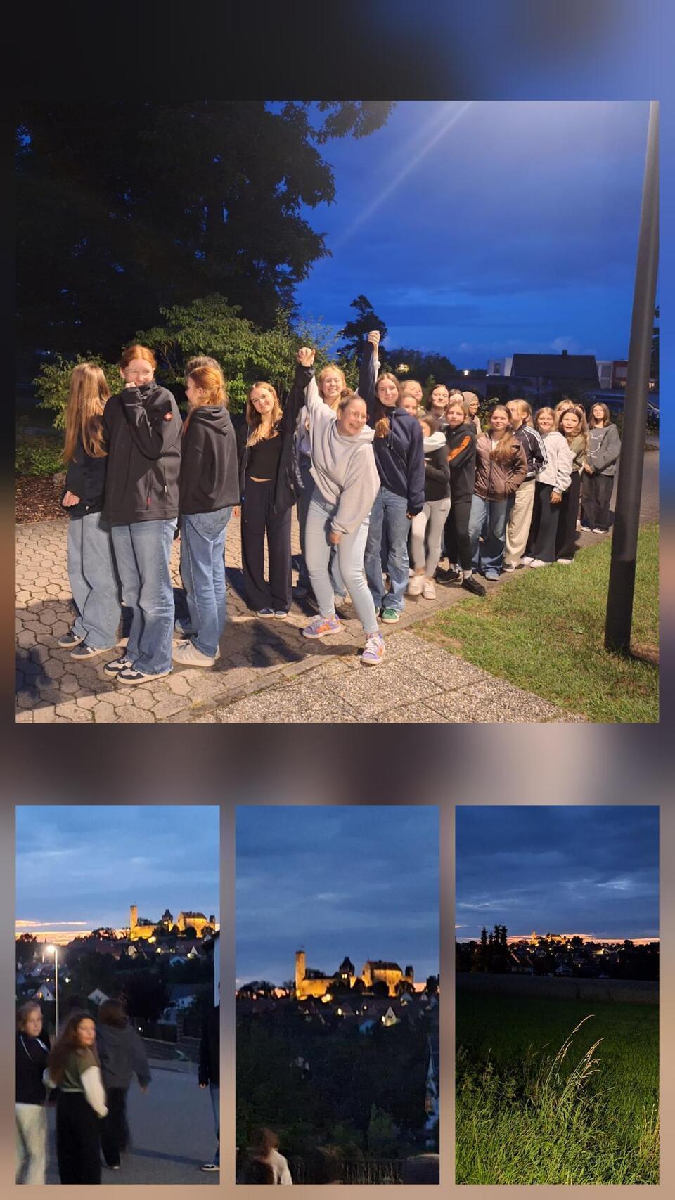 Schülerinnen draußen im Dunkeln